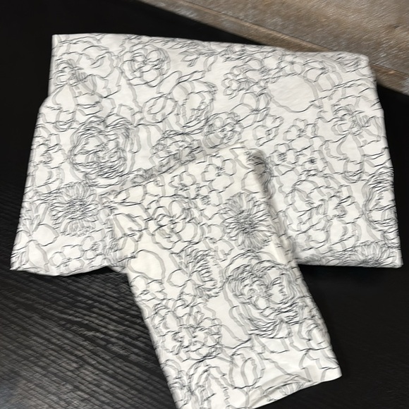 Crate&Barrel English Garden Toddler fitted sheet and pillow case organic cotton - Picture 1 of 5